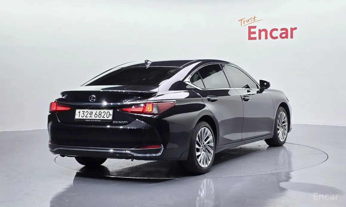 Фото 2 - Lexus ES