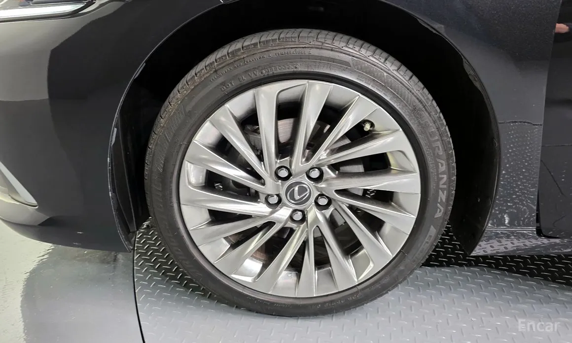 Фото 5 - Lexus ES