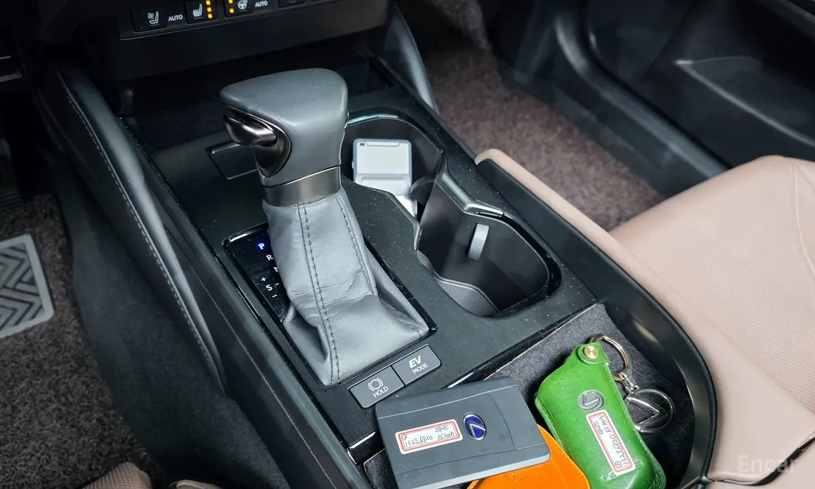 Фото 9 - Lexus ES