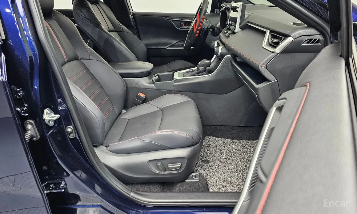 Фото 10 - Toyota RAV4