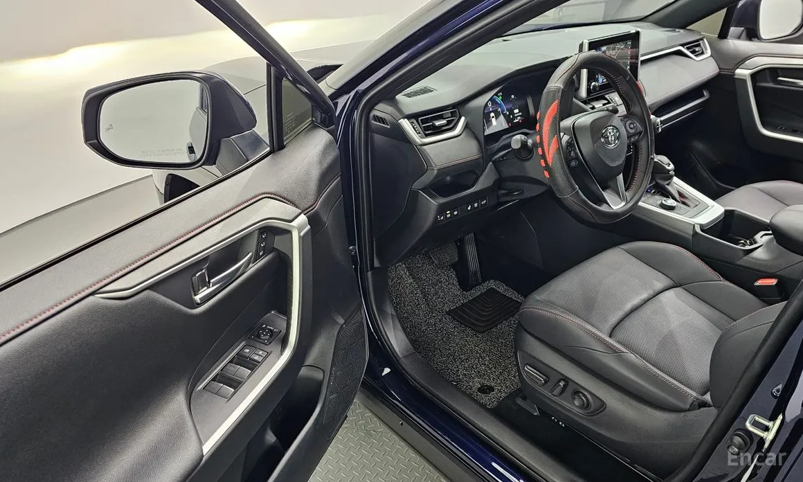 Фото 11 - Toyota RAV4