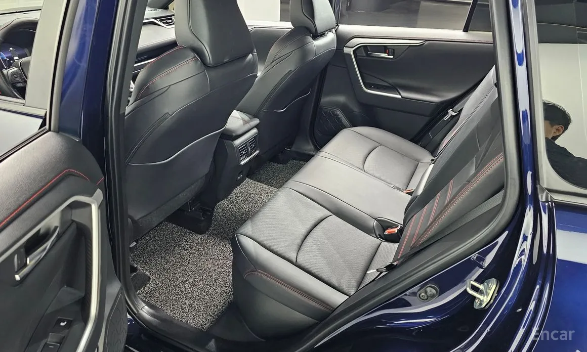 Фото 12 - Toyota RAV4