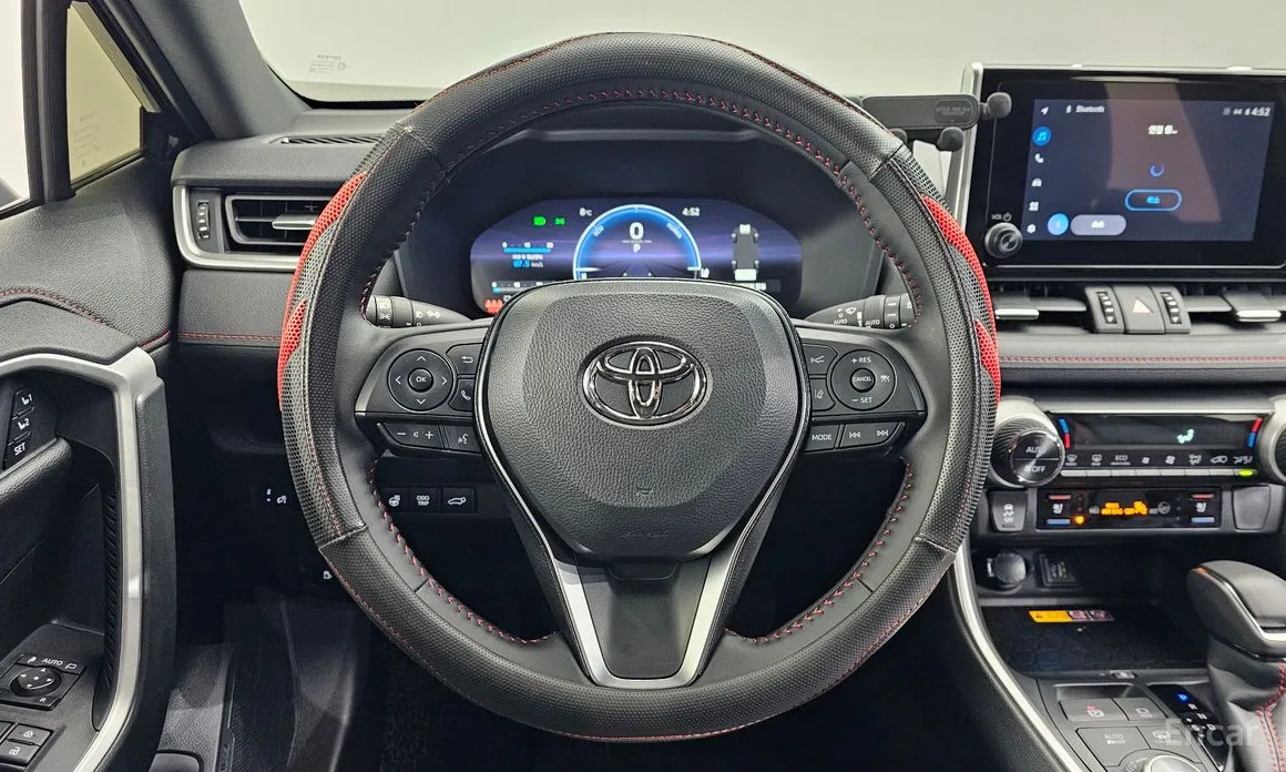 Фото 13 - Toyota RAV4