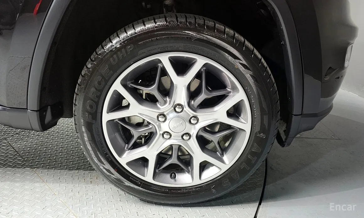 Фото 5 - Jeep Cherokee