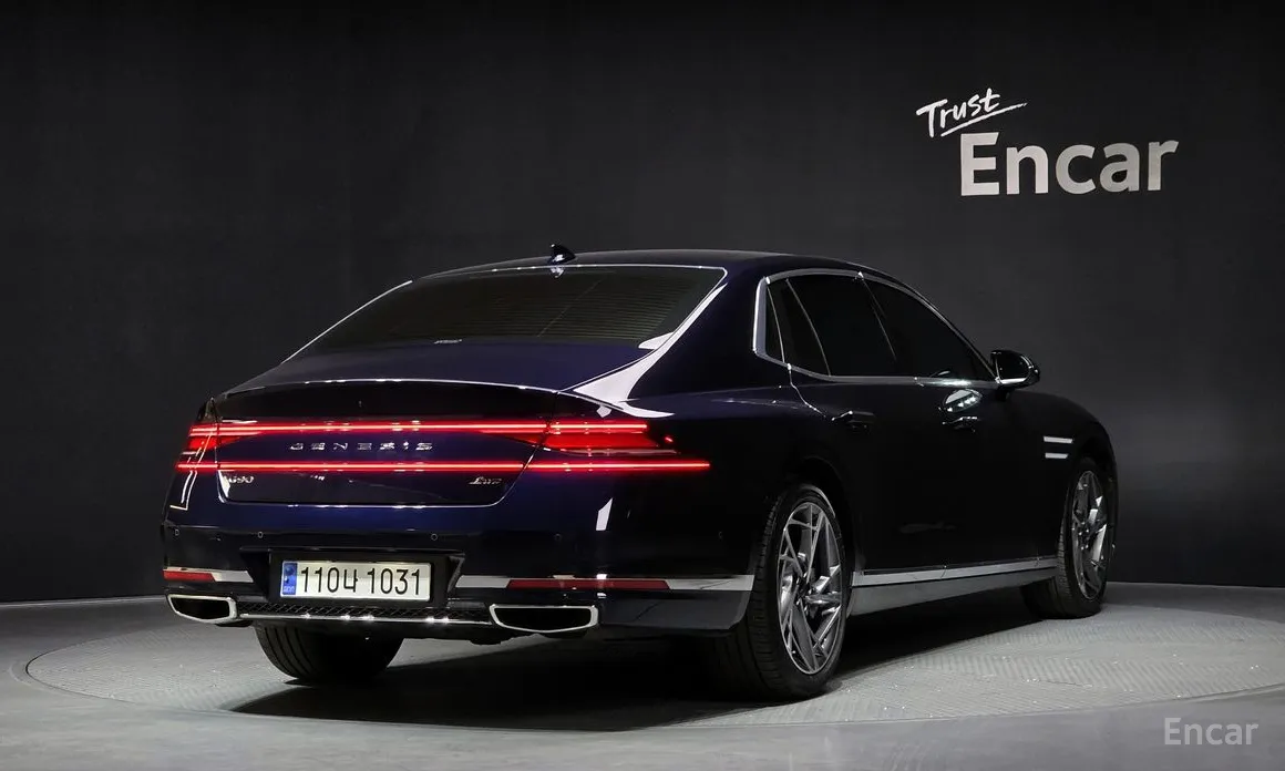 Фото 2 - Genesis G90