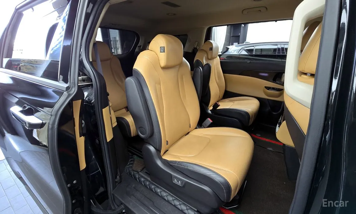 Photo 12 - Kia Carnival