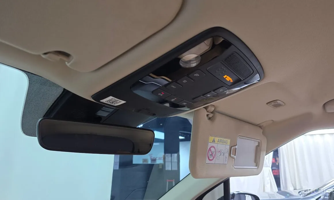 Photo 17 - Kia Carnival