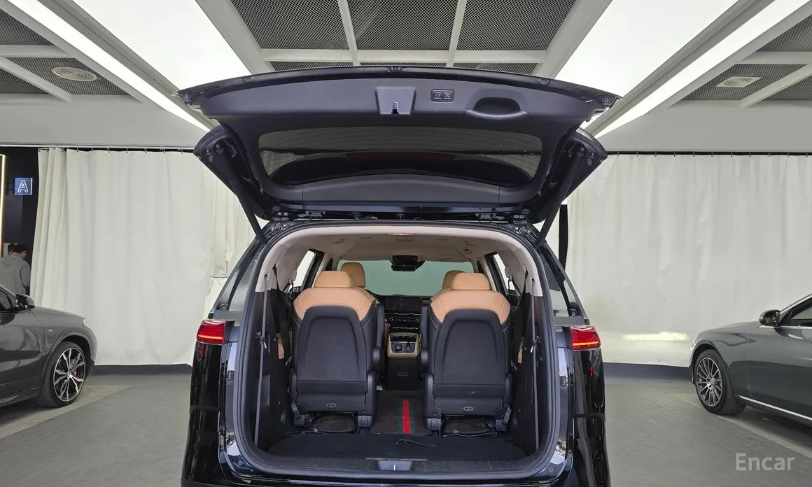 Photo 20 - Kia Carnival