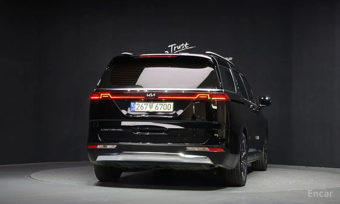 Photo 4 - Kia Carnival