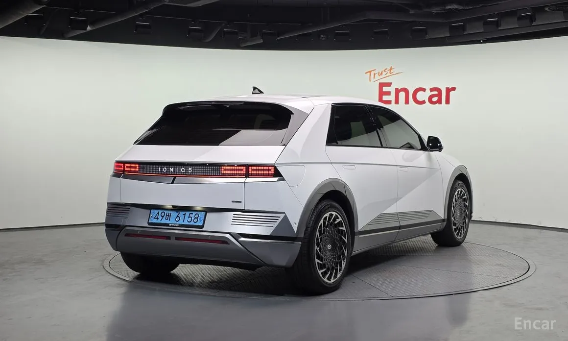 Photo 2 - Hyundai Ioniq 5