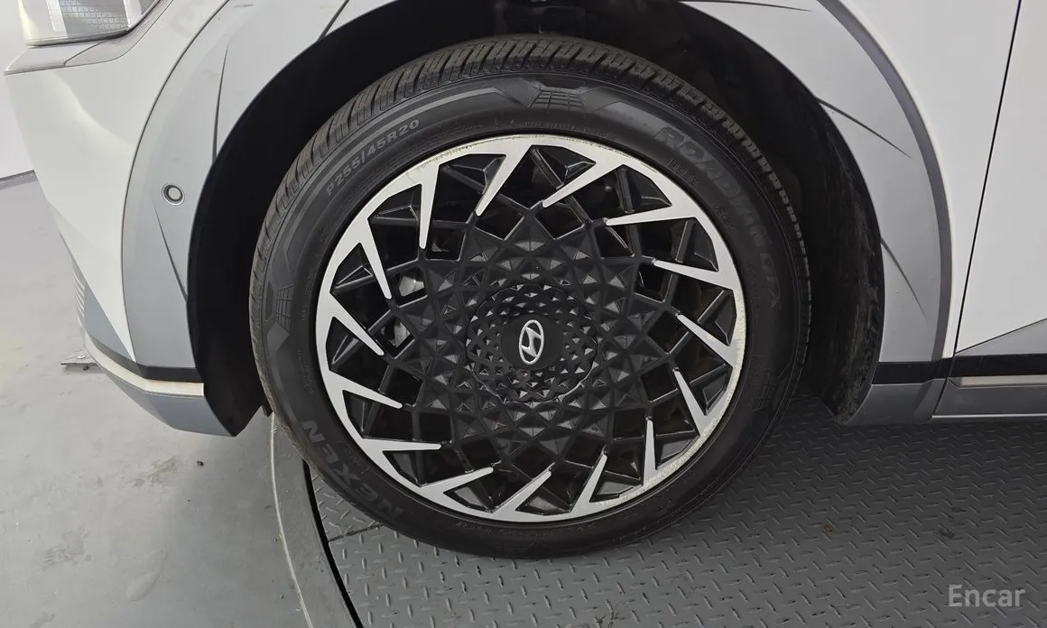 Photo 5 - Hyundai Ioniq 5