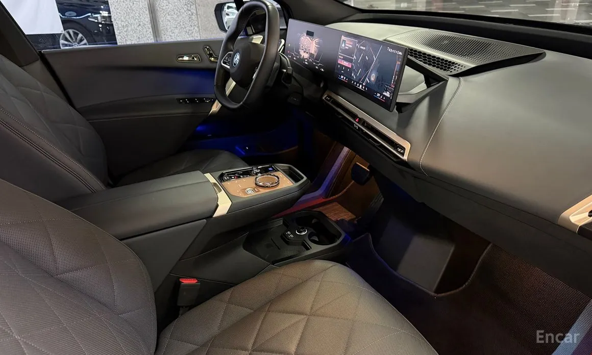 Фото 16 - BMW iX