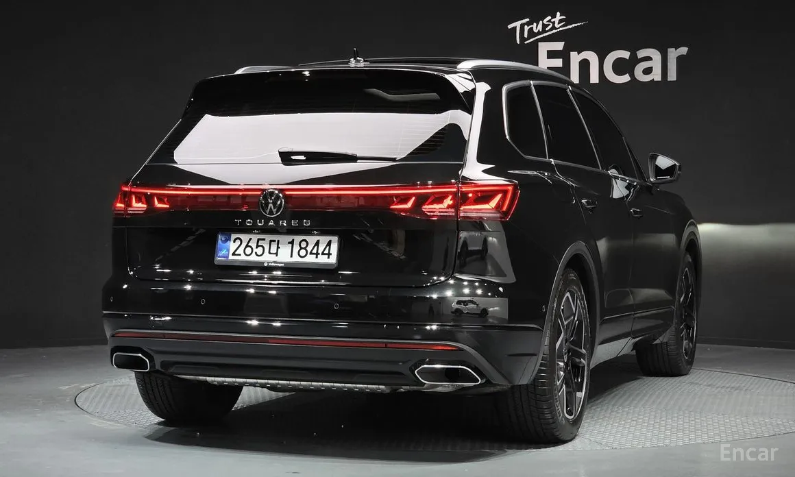 Фото 3 - Volkswagen Touareg