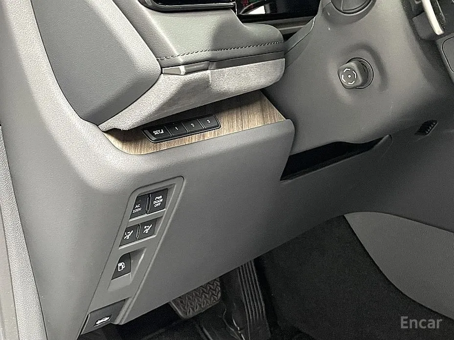 Фото 15 - Lexus LM