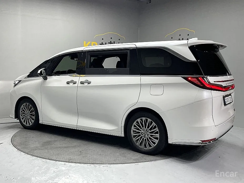 Фото 2 - Lexus LM