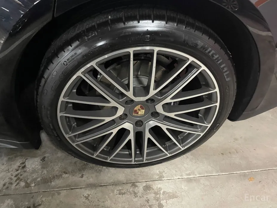 Photo 10 - Porsche Panamera