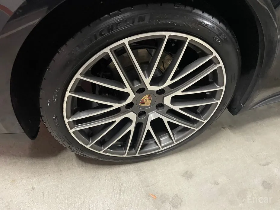 Photo 11 - Porsche Panamera