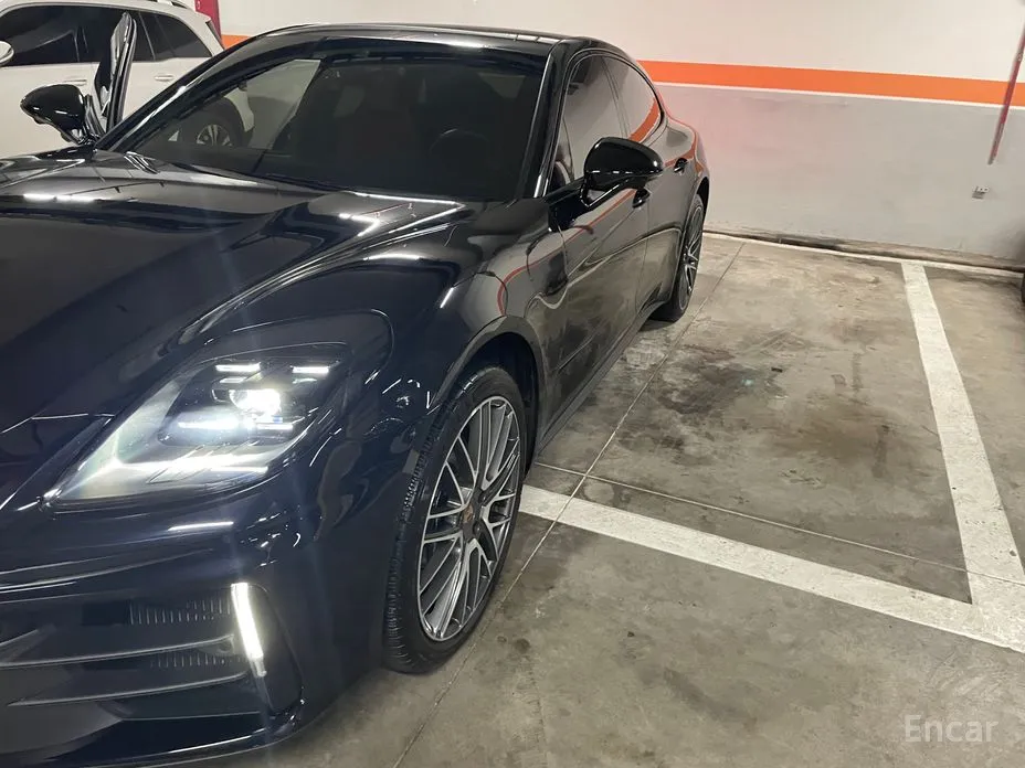 Photo 3 - Porsche Panamera