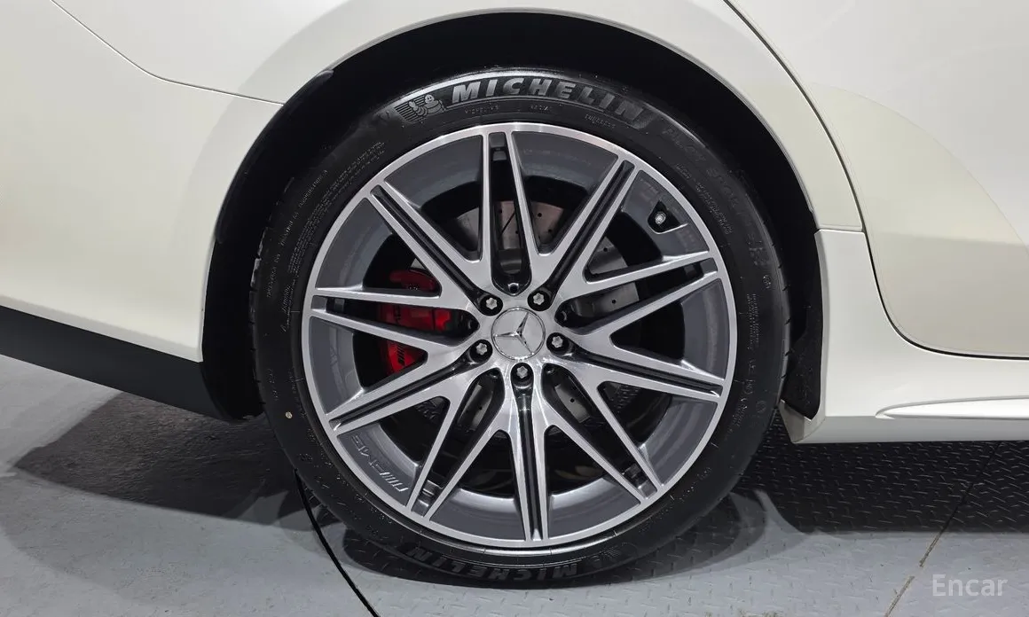 Photo 5 - Mercedes-Benz AMG GT