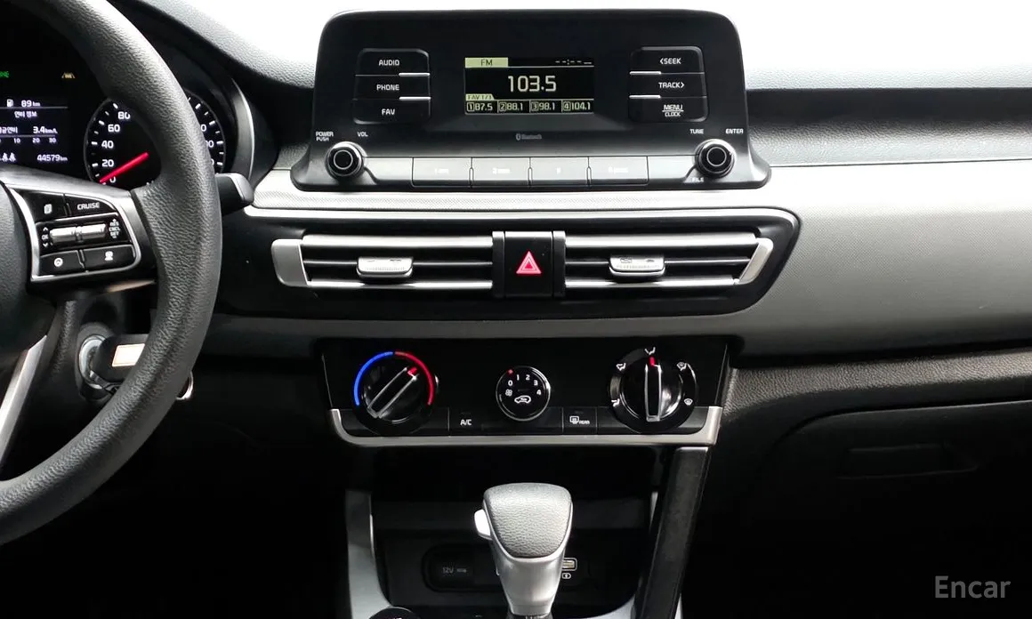 Фото 14 - Kia Seltos