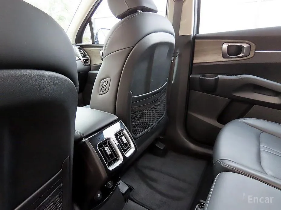 Фото 16 - Kia Sorento