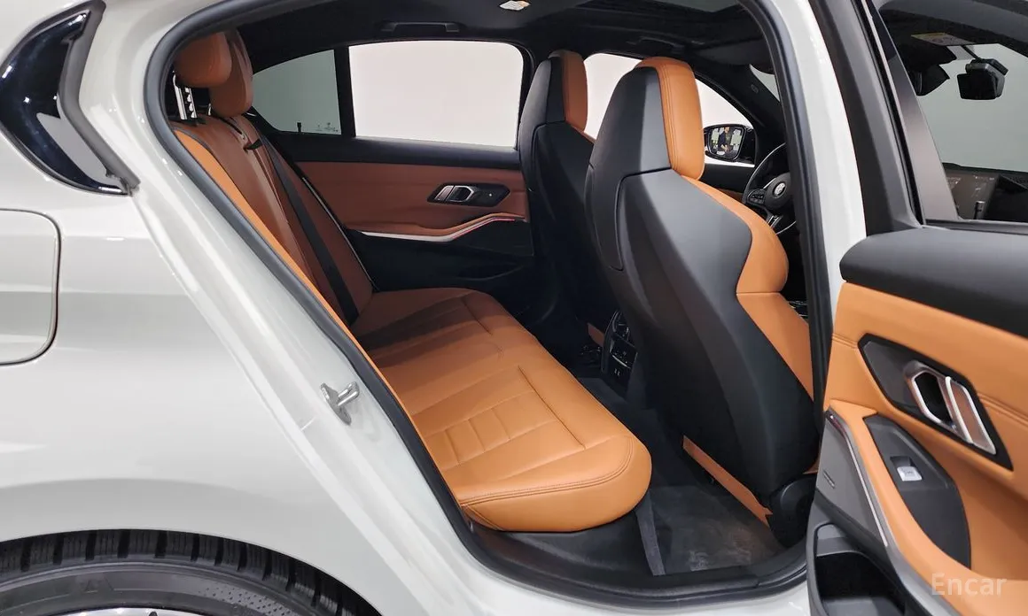 Photo 12 - BMW 3 Series