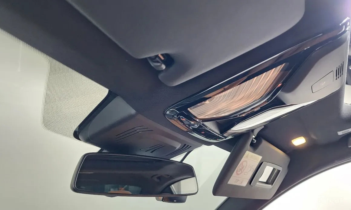 Photo 18 - BMW 3 Series