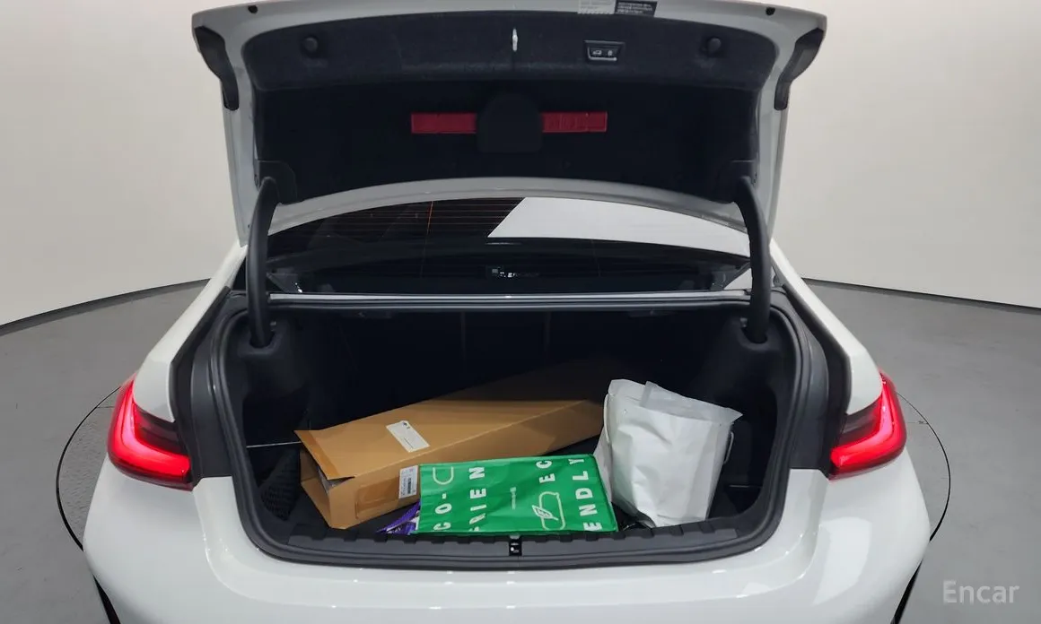 Photo 20 - BMW 3 Series