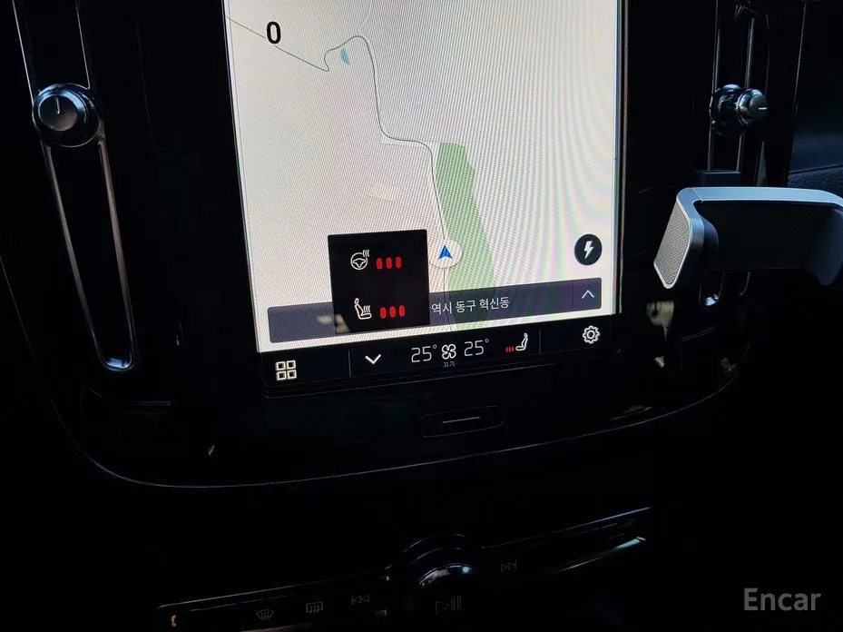 Фото 13 - Volvo C40