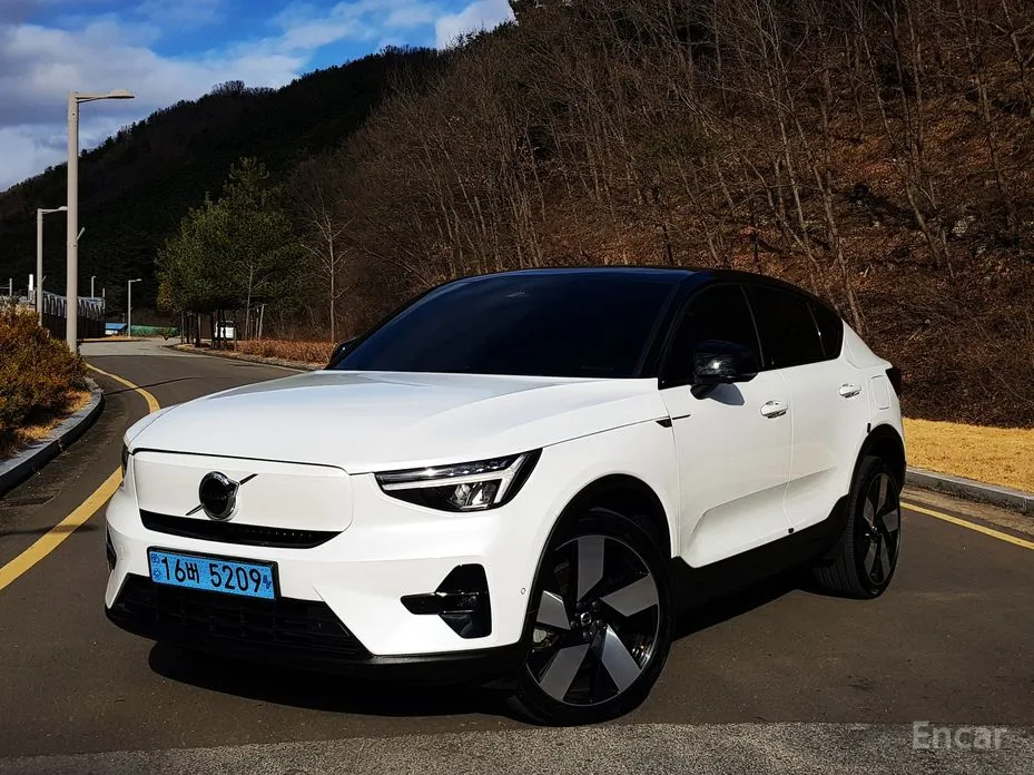 Фото 2 - Volvo C40