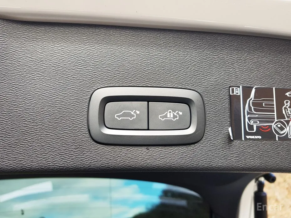 Фото 20 - Volvo C40