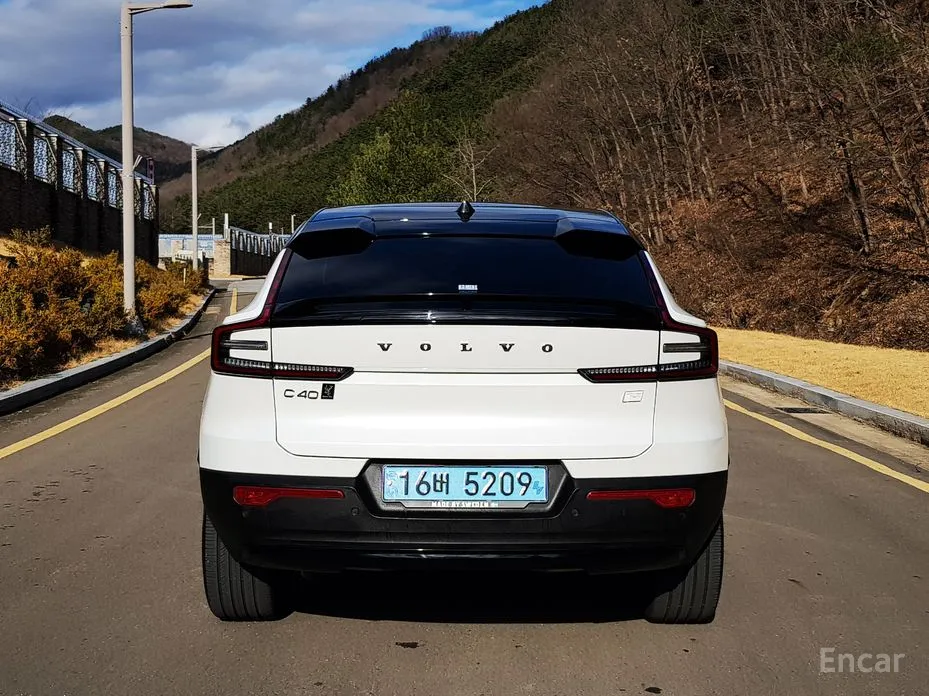 Фото 5 - Volvo C40
