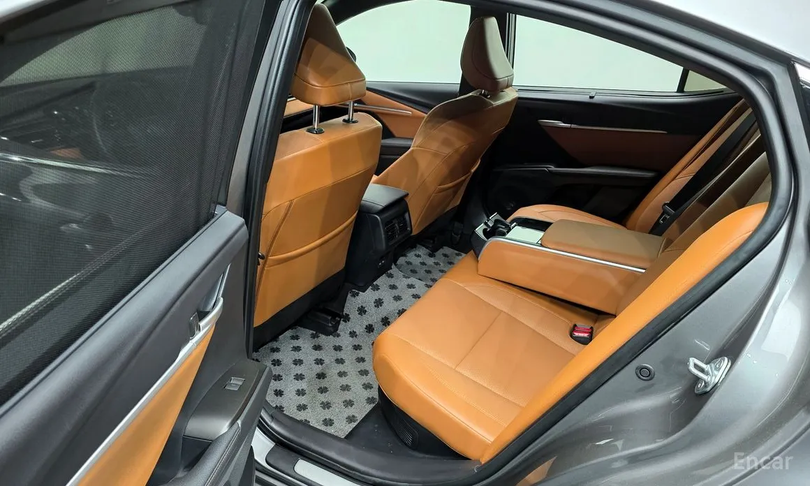 Фото 12 - Toyota Camry