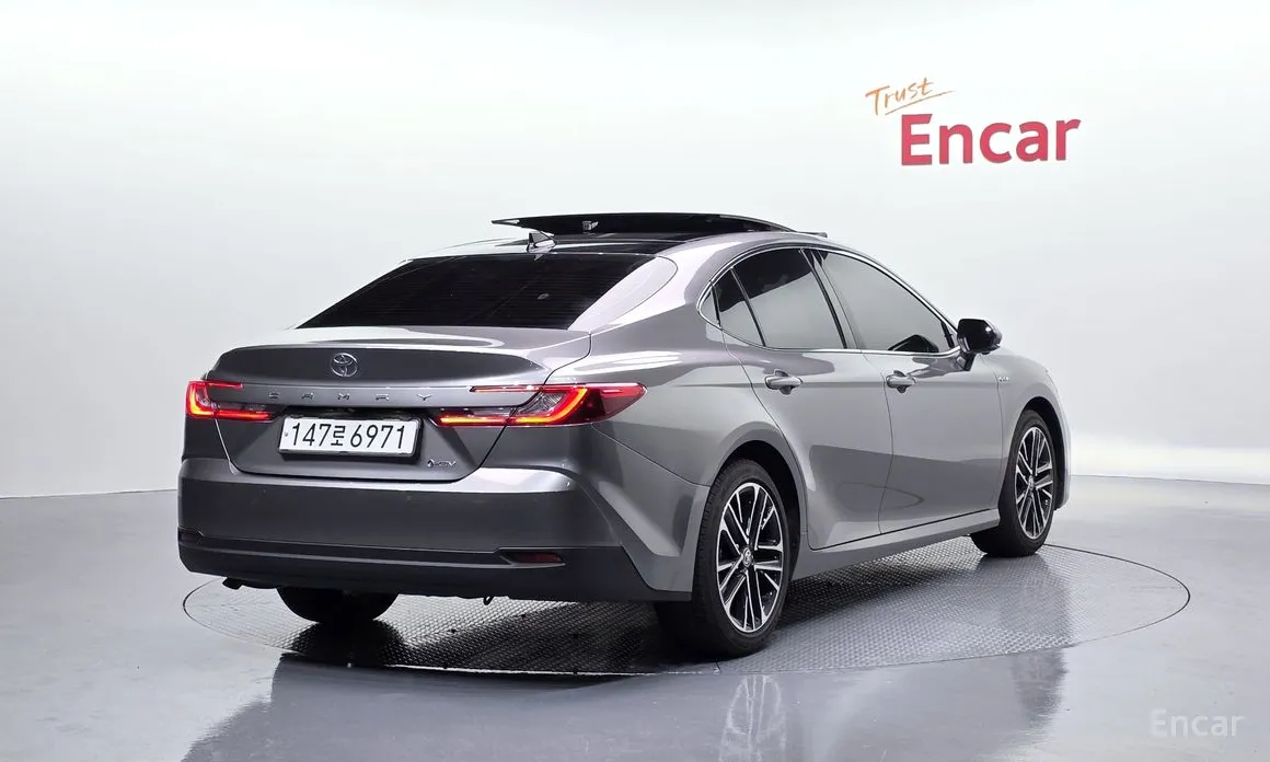 Фото 2 - Toyota Camry