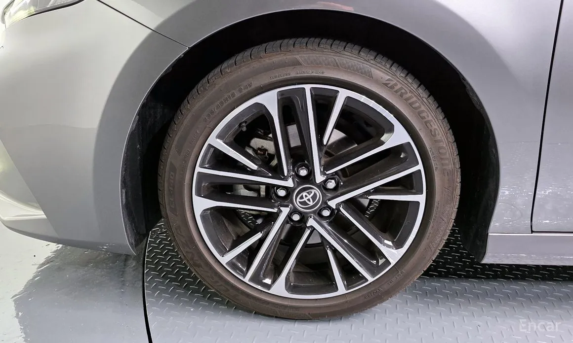 Фото 5 - Toyota Camry