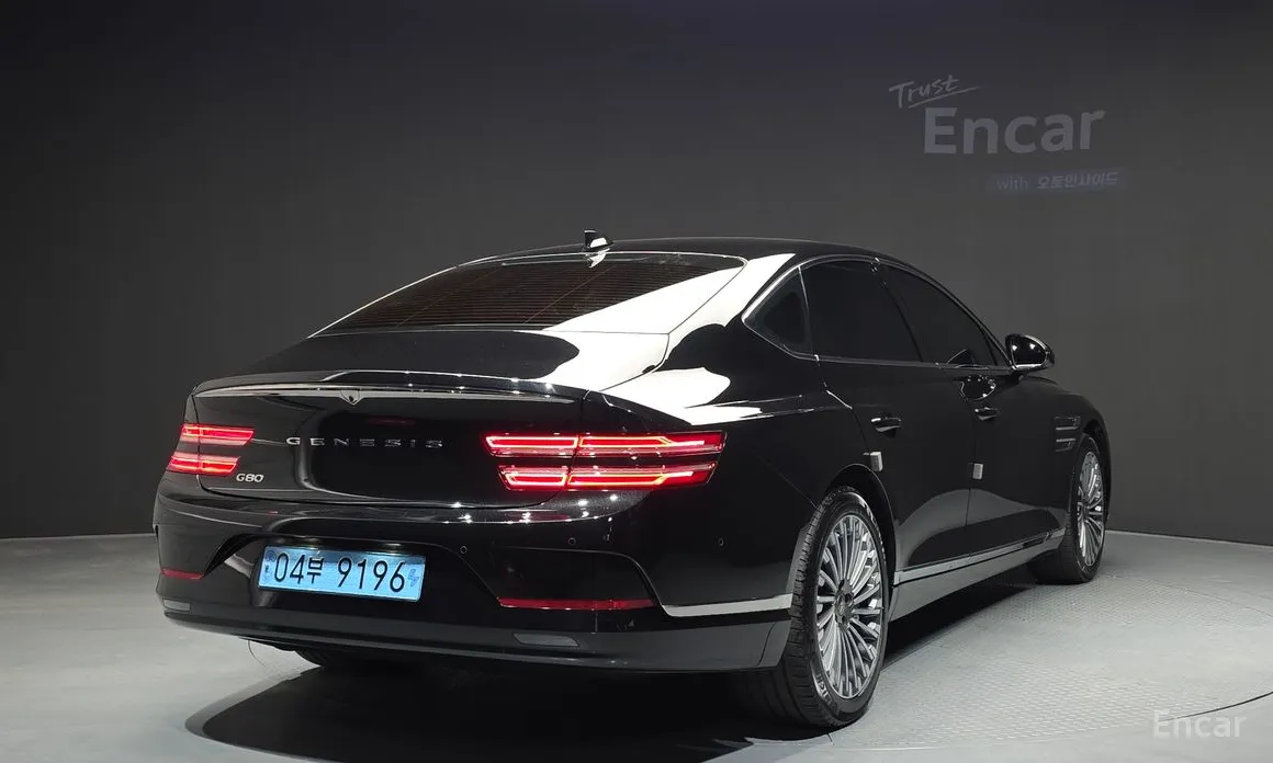 Фото 2 - Genesis G80