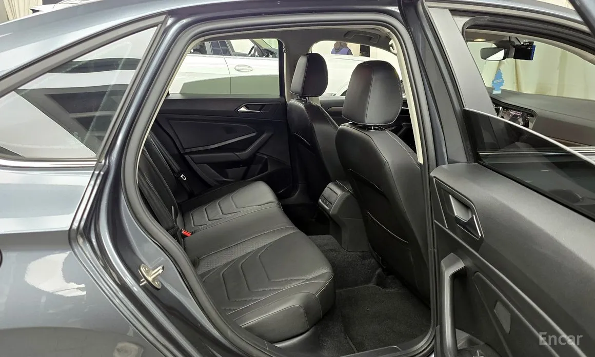 Photo 12 - Volkswagen Jetta