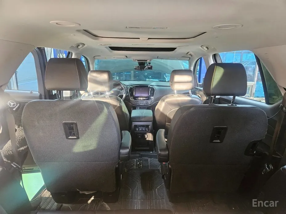 Photo 12 - Chevrolet Traverse