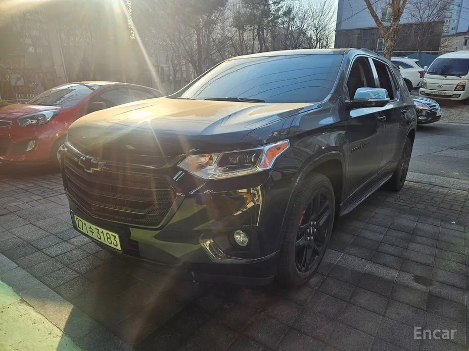 Photo 3 - Chevrolet Traverse