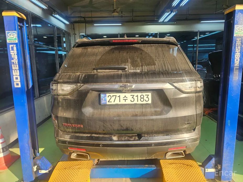 Photo 4 - Chevrolet Traverse