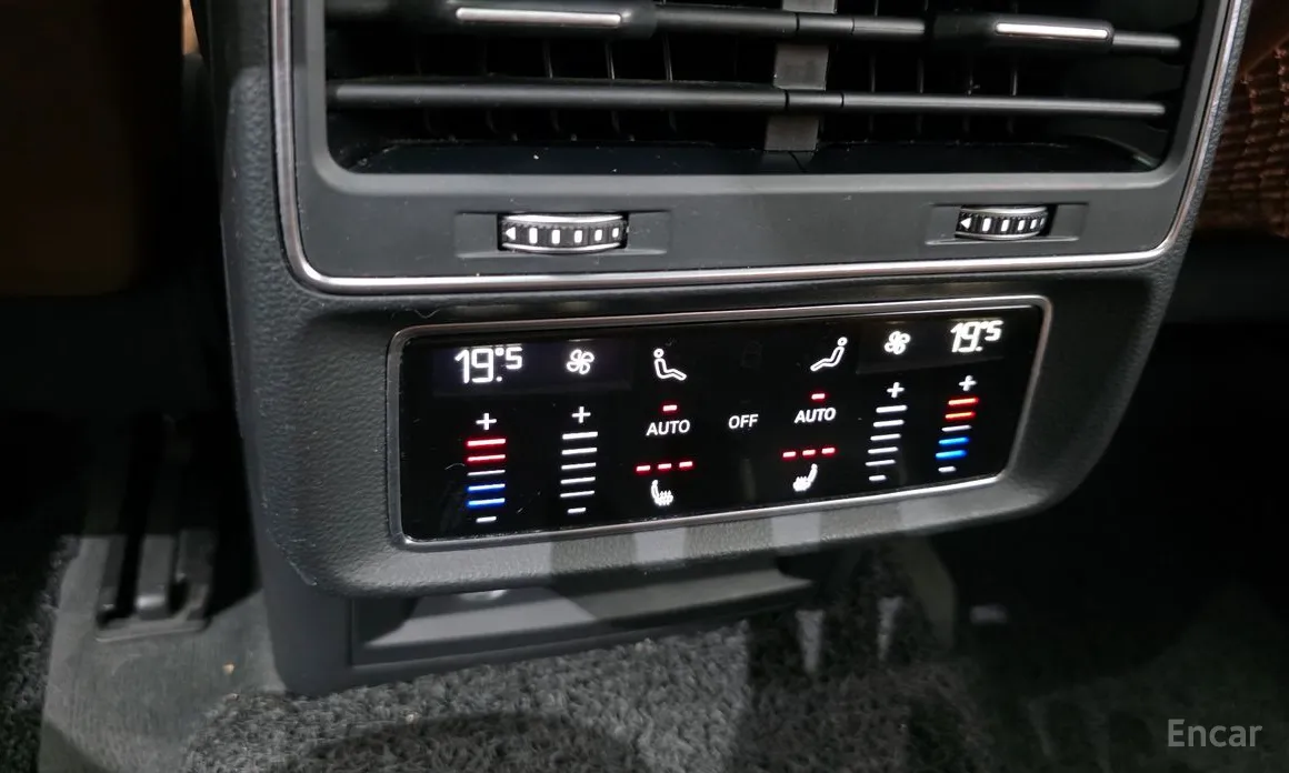 Фото 18 - Audi Q7