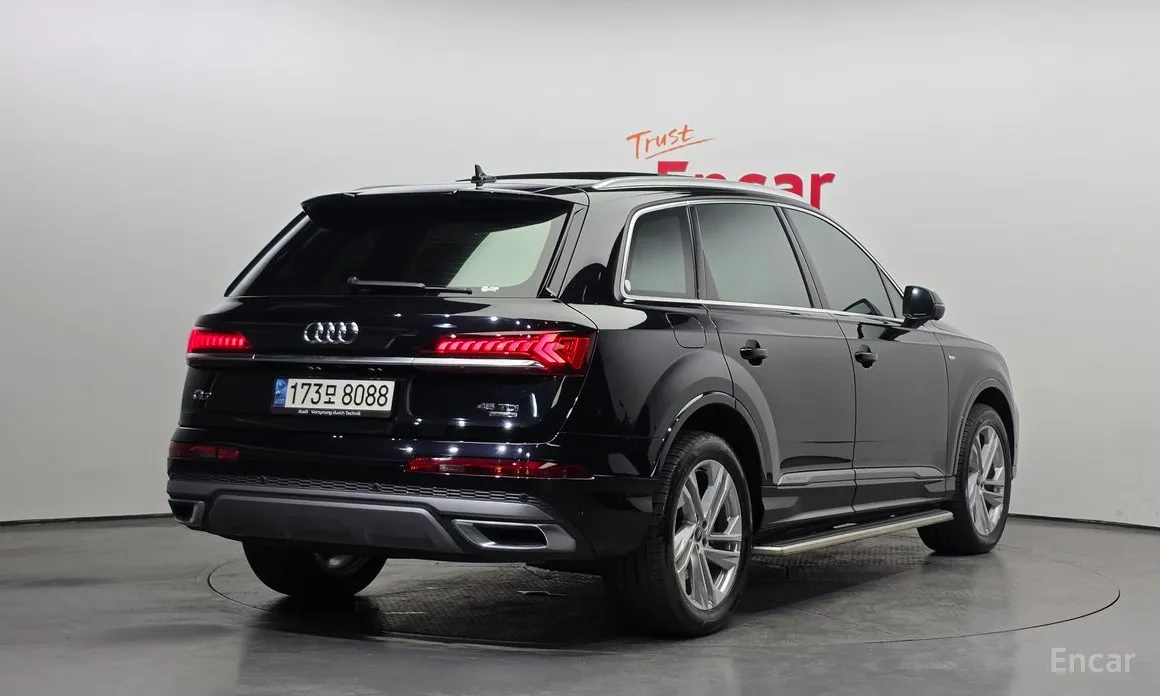 Фото 2 - Audi Q7