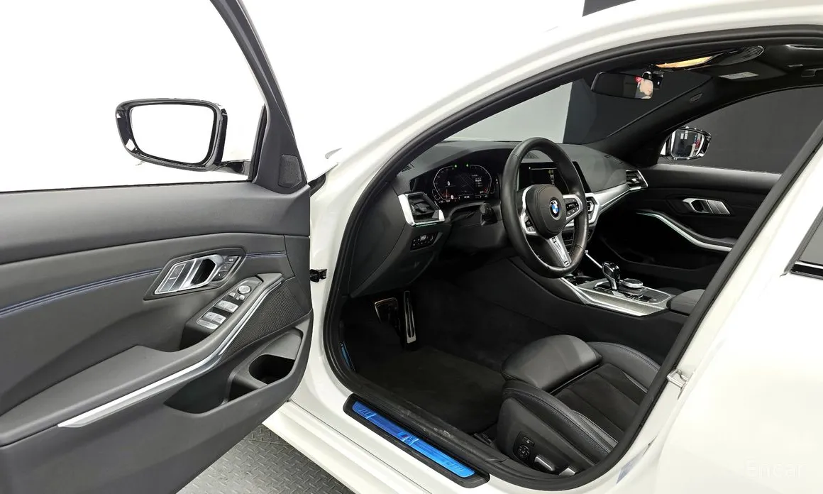 Photo 11 - BMW 3 Series