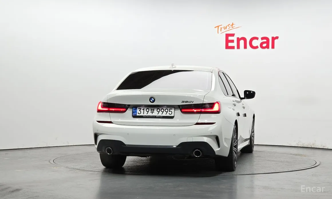 Photo 4 - BMW 3 Series