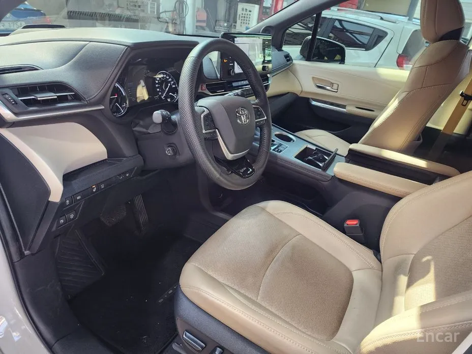 Фото 13 - Toyota Sienna