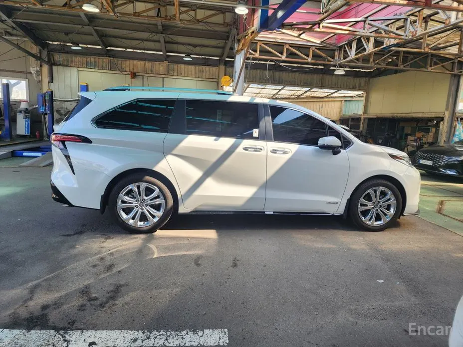 Фото 4 - Toyota Sienna