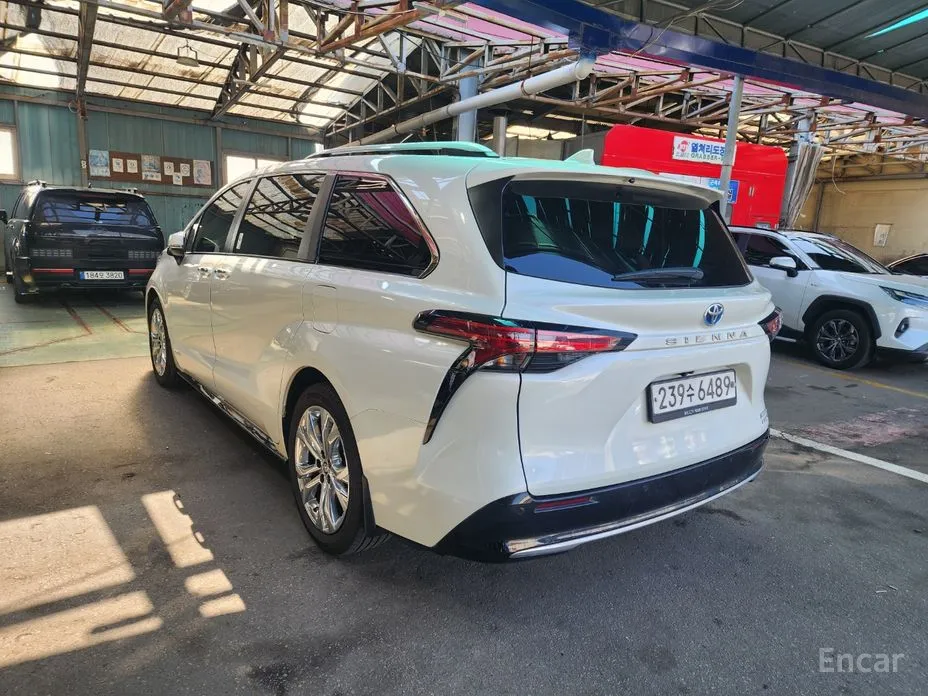 Фото 7 - Toyota Sienna