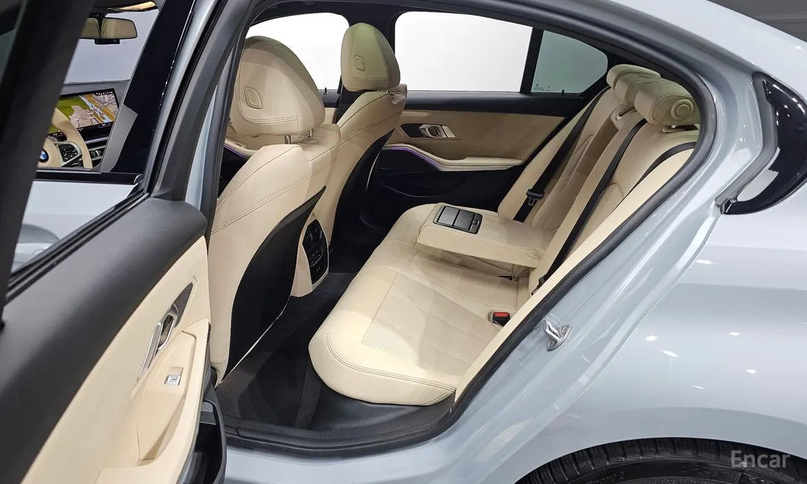 Photo 11 - BMW 3 Series