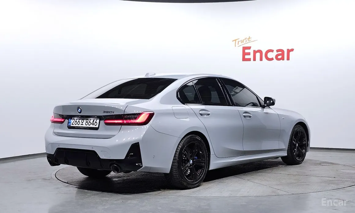 Photo 2 - BMW 3 Series