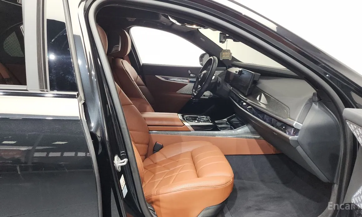 Фото 11 - BMW i7